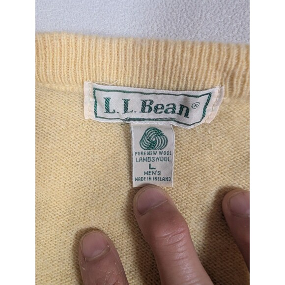 LL Bean Vintage Men's Lambswool Sweater Yellow V Neck Size Large Scotland - Picture 4 of 11